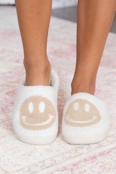 Tan and White Smiley Slippers Smiley Slippers, Smiley Face Slippers, Relaxing Morning, Trendy Slippers, Cocktail Dress Wedding Guest, Return Labels, Midi Bridesmaid Dress, Cozy Slippers, Cute Slippers