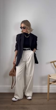 Womens Dress Pants Outfits, Cream Trousers Outfit, Western Winter Fashion, Cream Pants Outfit, Trends 2024 Fashion, Winter 2024 Fashion Trends, Fashion Over 30, Winter 2024 Fashion, Pants Outfit Work