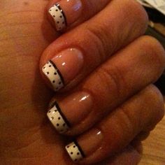 mani Polka Dot Tip Nails, Clear Nails With Polka Dots, Dotted French Tip Nails, Black And White Polka Dot Nails, Polka Dot Acrylic Nails, Purple Polka Dot Nails, Polka Dot French Tip Nails, Black And White Nail Ideas, French Nails Spring