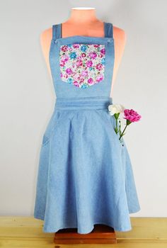 Light blue denim dungaree skater skirt with pockets and floral details. 100% cotton 100% comfortable as well! You can wear it pretty much everywhere and match it with anything! Candy Fashion, Dungaree Skirt, Denim Dungaree, Salopette Jeans, Jean Bleu, Skirt With Pockets, Light Blue Denim, Skirts With Pockets, Dungarees