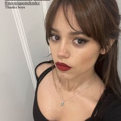 Calgary Outfits, Jenna Ortega Bangs, Jenna Ortega Makeup, Maroon Hair, Makeup Hacks Beauty Secrets, Formal Makeup, Meet And Greet, How To Style Bangs, Brown Blonde Hair