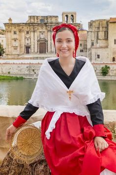 Spain National Costume, Spain Clothing, Spanish Costume, Cultural Outfits, European Traditional Clothing, Outfits For Spain, Folk Art Embroidery, Spanish Woman, National Costume