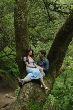 Couple sitting in a redwood tree for their California engagement session. See more California engagement photo location ideas and forest engagement photo outfits. Book Julia as your Northern California engagement or elopement photographer at juliaminaphotography.com! Engagement Photo Location Ideas, Photo Location Ideas, Forest Engagement Photos, California Redwoods, California Engagement Photos, Forest Engagement, Couple Sitting, Sitting In A Tree, Redwood Tree