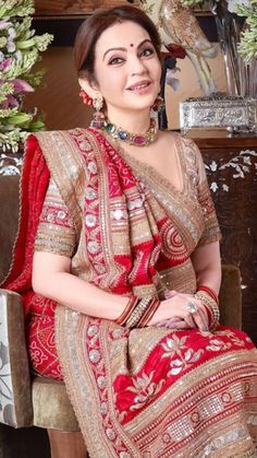 Flaunt some royalties gracefully with these six classic saree blouse designs inspired by Nita Ambani that will ensure you look royal on any occasion. Tap to see! ... Saree Gujarati Style, Ambani Jewels, Dream Personality, Neeta Ambani, Gujarati Saree, Wedding Ootd, Classic Saree, Nita Ambani, Elegant Fashion Outfits