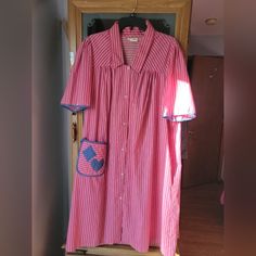 Crisp Linen House Coat/ Robe With Pockets. Vintage Look And Feel. Appears Never Worn, But No Guarantee Collared Cotton Sleepwear For Home, Casual Fitted Sleepwear For Home, House Coat, Sleepwear Robe, Vintage Look, Vintage Looks, Women's Intimates, Pink, Women Shopping