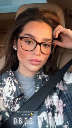 Oversized Cateye Glasses, Eyeglasses Inspo Aesthetic, Glasses Frames For Round Faces Woman, Oval Face With Glasses, Glasses 2025 Trend Women, Glasses Frames Trendy For Oval Face, In Style Glasses For Women, Women Glasses Aesthetic, Woman’s Glasses