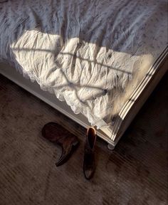 a pair of shoes sitting on the floor next to a bed