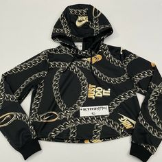 Nike Sportswear Icon Clash Chain Link Hoodie Color: Black Tagged Size: Women's XS (Check Measurements) Retail: $70 100% Authentic Guaranteed Actual Measurements: Pit to pit: 18.5" Length: 17" Shoulder to shoulder: 14.5" Sleeve: 24.5" Details: STANDOUT STYLE. When it's time to link up with your friends, pull on the Nike Sportswear Icon Clash Hoodie. Made with smooth knit fabric, it has a chain print for extra Nike swag. Knit fabric is smooth and comfortable. A chain print adds Nike swag. Ribbing Nike Swag, Drippy Outfit, Link Up, Body Heat, Swag Outfits, Colorful Hoodies, Nike Sportswear, Chain Link, Knitted Fabric