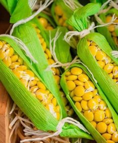 corn on the cob with yellow kernels in a wooden box, ready to be eaten