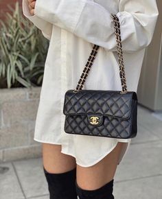 Chanel Classic Flap Bag, Trendy Purses, Luxury Bags Collection, Classic Flap Bag, Girly Bags, Chanel Purse, Fancy Bags, Pretty Bags