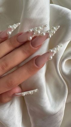 Pearl French Tip Nails Short, Pearls And Diamonds Nails, White French Tip Nails With Glitter Almond, Pearl Birthday Nails, Pearl Nails Aesthetic, Pearl Nail French Tip, Chrome And Pearl Nails, Bridal Pearl Nails, White And Pearl Nails