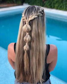 Cute little braid ballon hairstyle Party Hairstyles For Long Hair, Easy Party Hairstyles, Mario E Luigi, Hairstyles Simple, Bubble Braid, House Parties, Birthday Hairstyles, Cute Simple Hairstyles, Braided Half Up