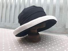 This is a made to measure linen hat with a ecru linen contrasting fabric trim around the brim. This large brimmed hat is designed to give you maximum  protection from the heat and sunlight. This fabric squashes up making it perfect for travelling for holidays away.  The linen is a good quality weave and is full of bits of natural husk and fibres that are typical of linen.  It works equally well as a hat to wear gardening or for festivals, as well as a more informal look for an outdoor wedding. Shade Gardening, Womens Straw Hats, Summer Hats Beach, Gardening Hat, Packable Hat, Floppy Sun Hats, Festival Hat, Brimmed Hat, Wide Brim Sun Hat