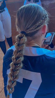 Not mine! Creds to the owner! Hairstyles With Helmets, Cute Hairstyles For Amusement Parks, Cute Easy Hairstyles For Summer, Hair Back Styles, Lake Hairstyles, Pool Day Hairstyles, Rugby Hairstyles, Cute Ponytail Styles