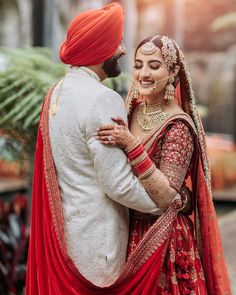 Normalise Wearing Mang Tikkas And Passas Together Just How These Brides Did! | WedMeGood Sangeet Sharara, Mehendi Hair, Bride Groom Photoshoot, Bride Lehenga, Lehenga Ideas, Bride Groom Poses, Bridal Pose, Bride Head