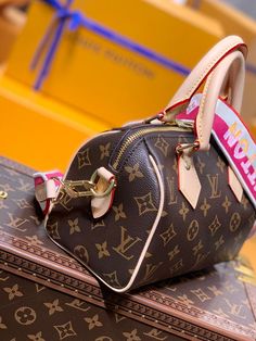 ADC Fashion Lu-Vi bags - 610 A+ Excellent Quality copies; Contact us if you've any questions in your mind. Lv Bags, Dior Shoes, Boston Bag, Lv Bag, Cute Bag, New Handbags, Crossbody Shoulder Bag, Ysl Bag, Luxury Bags