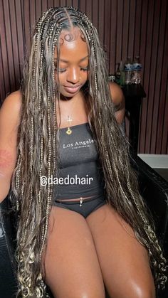 Mixed Color Boho Knotless Braids, Black And Blonde Bohemian Braids, Old Knotless Braids Hairstyles, Curly Hair Wig Styles, Ash Blonde Knotless Braids, Blonde Knotless Braids Black Women, Ash Blonde Braids, Black And Blonde Braids, Knotless Hairstyles