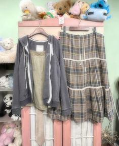 Outfit Inso, Girly Girl Outfits, Diy Clothes Design, Glitz And Glam, Long Shorts, Cute Fits, Dress With Cardigan