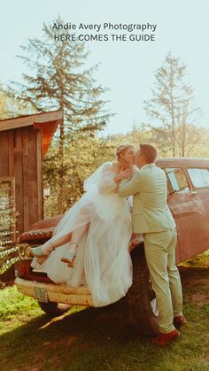 From the rugged Oregon Coast to the majestic Cascade Mountains, discover breathtaking wedding venues in the Pacific Northwest. Imagine exchanging vows with the Pacific Ocean as your backdrop or celebrating amidst towering forests. Find inspiration for your dream wedding in this captivating region. Photo by Andie Avery Photography