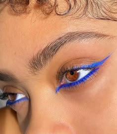 Blue Liner Makeup Look, Occasion Makeup, Indie Makeup, Smink Inspiration, Dope Makeup, Edgy Makeup, Makeup Eye Looks, Creative Eye Makeup, Creative Makeup Looks