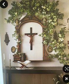 Alter Ideas Spiritual Catholic, Oratory Catholic Home Altar, Jesus Alter Ideas At Home, Bible Display Ideas, Home Chapel Catholic, Altar Ideas Catholic, Catholic Prayer Room, Catholic Decor Home Ideas, Catholic Home Altar Ideas