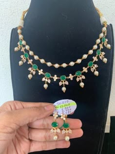 Gold Beads Jewellery, Emerald Necklace Set, Emerald Necklaces, Necklaces Indian, Temple Jewellery Earrings, Gold Jewelry Outfits, New Gold Jewellery Designs, Modern Gold Jewelry