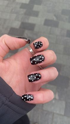 Beyond Imagination: Dazzling Nail Art Creations That Define Beauty with Every Stroke - Dive into the Glamorous World of Nails Dainty Black Nail Designs, Black Nails White Polka Dots, Nail Inspo Polka Dots, Black And White Dot Nails, Black Nails With White Dots, Pokadot Nail Designs, Cute Polka Dot Nails, Short Polka Dot Nails, Black And White Polka Dot Nails