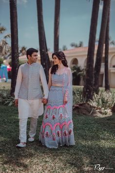 Latest Mehendi Outfits, Coordinated Outfits For Couples, Color Coordinated Outfits For Couples, Color Coordinated Outfits, Indian Engagement Outfit, Pastel Outfits, Engagement Dress For Bride, Coordinated Outfits, Mehendi Outfit