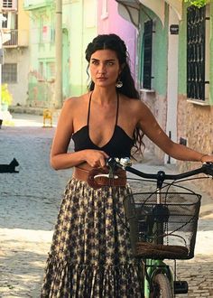 Spanish Western Fashion, Bohemian Vacation Outfits, Mediterranean Outfits Women, Meditteranean Outfits, Another Self Ada Outfits, 90s Boho Aesthetic, Guatemala Outfits Antigua, Island Night Outfit, Spanish Vacation Outfits