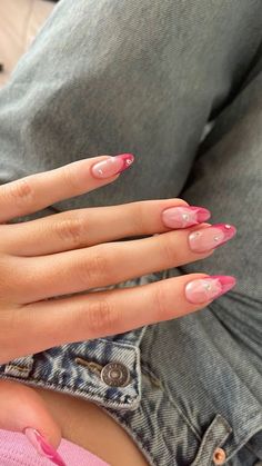 Long Almond Star Nails, Cinzia Bayliszullo Nails, Summer 2024 Nails Ideas, Pink And White Nails Almond, Simple Summer Almond Nails, Nail For Summer 2024, Cute Pink Nails Almond, Summer Nail Design 2024, Almond Pink Nails Design