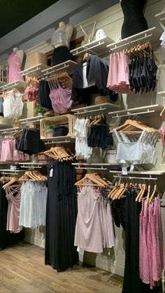 #roma #subdued #shopping #aesthetic #outfits #rosa #black #rome Clothing Boutique Decor, Boutique Aesthetic, Shopping Pictures, Bloxburg Kitchen, Latest Kitchen Designs