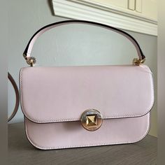 Super Cute Crossbody Kate Spade Purse Nwt Questions? Leave A Comment Below! Luxury Kate Spade Top Handle Shoulder Bag, Kate Spade Purse, Kate Spade Bags, Kate Spade Bag, Kate Spade New York, Crossbody Bags, Light Pink, Kate Spade, Super Cute