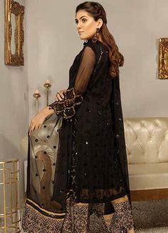 Organza Suit, Organza Suits, Pakistani Dresses Online, Lawn Dress, Readymade Saree, Pakistani Salwar Kameez, Chiffon Collection, Embroidered Chiffon, Chiffon Dresses