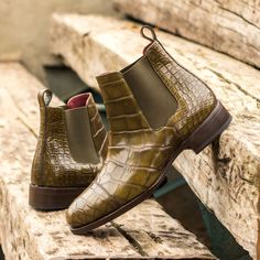 a pair of brown shoes sitting on top of a wooden bench