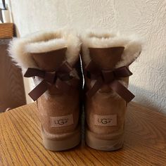 Size 9: Worn Twice Bailey Bow Mini Uggs, Bailey Uggs, Ugg Mini Bailey Bow, Baddie Ideas, Ugg Shoes Women, Cute Uggs, Uggs With Bows, Mini Baileys, Ugg Mini