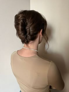 Sleek French Twist, Roll Bun Hairstyle, Messy French Twist, Hairstyle French, French Roll Hairstyle, French Twist Updo, French Roll, Roll Hairstyle, Hair Color Caramel