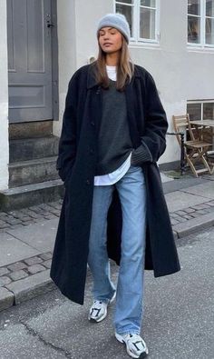 Blue Chunky Sweater Outfit, Layered Looks For Winter, Winter Scandinavian Outfits, V2k Run Outfit, Jeans And Trainers Outfit, Blue Beanie Outfit, Danish Fashion Copenhagen Street Style, Layering Fall Outfits, Long Wool Coat Outfit