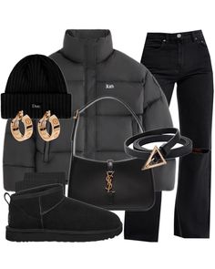 Mini Black Uggs Outfit, How To Style Black Uggs, Black Ugg Outfit Ideas, Black Ugg Outfits, Black Mini Uggs Outfits, Outfit With Black Jeans, Outfits Black Jeans