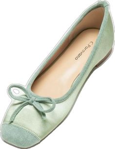 Fitted Round Toe Summer Flats, Fitted Summer Flats With Round Toe, Fitted Round Toe Flats For Summer, Casual Green Flats For Spring, Chic Green Round Toe Flats, Elegant Green Flats For Summer, Fitted Low Heel Summer Flats, Green Low Heel Flats For Spring, Chic Green Almond Toe Flats