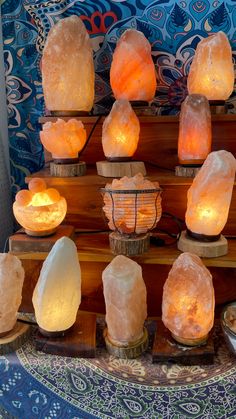 many different types of himalayan stones on display