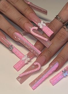 Nails Feminine, Christmas Nails Long, Holiday Christmas Nails, Long Nails Pink, Feminine Nails, Pink Christmas Nails, Winter Nails Christmas, Fye Nails, Nails Unique