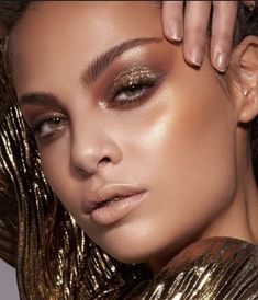 Editorial Makeup For Dark Skin, Editorial Gold Makeup, Night Time Makeup, Gold Glam Makeup, Golden Makeup Look, Disco Makeup, Golden Makeup, Gold Makeup Looks, Brown Girls Makeup