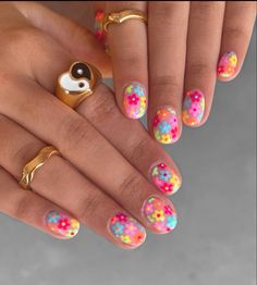 Spring Break Nails, Retro Nails, Broken Nails, Colorful Nails, Summer Acrylic Nails, Dipped Nails, Stick On Nails, Floral Nails, Short Acrylic Nails