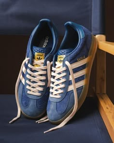 Adidas Gazelle Indoor Outfit, Dark Blue Outfit, Adidas Gazelle Outfit, Adidas Gazelle Indoor, Shoe Wardrobe, Minimalist Shoes, Blue Outfit