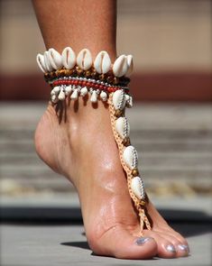 Beach Wear Accessories, Cowrie Shell Jewelry For Navratri, Sterling Silver Anklets, Afro Jewelry, Cowrie Shell Jewelry, Barefoot Sandal, Afrikaanse Mode, Cowrie Shells