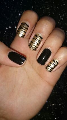 Gold black tiger nails Nails Tiger, Regular Manicure, Black French Nails, Football Nails, Tiger Nails, Pedi Ideas, Gold Tiger, Gold Animals