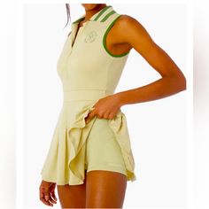 Elevate Your Sporty-Chic Wardrobe With The We Wore What Pleated Tennis Romper In A Sleek Cream And Hunter Green Combo. This Size Small Romper Is Nwt And Ready To Make A Statement Both On And Off The Court. Featuring Sharp Pleats, This Piece Brings A Tailored Edge To Your Casual Ensemble, While The Contrast Trim In Hunter Green Adds A Touch Of Classic Athletic Style. Crafted With A Flattering Fit And Thoughtful Details, This Romper Is Perfect For An Effortless Yet Polished Look. Available For $12 Jersey Shirt Dress, Estilo Fitness, Tennis Club, Tennis Fashion, Sport Dress, Tennis Clothes, Tennis Dress, Top Designer Brands, Performance Fabric