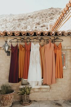 the bridesmaids'dresses are hanging up outside