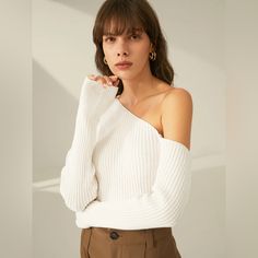 Composition: 100% Acrylic Design: Plain, Cold Shoulder Style: Casual Thickness: Regular Material: Knit Streetwear Spring, Cold Shoulder Styles, Acrylic Design, Knit Sleeve, Style Minimalist, Daily Look, Ribbed Sweater, Spring Summer Outfits, White Sweaters