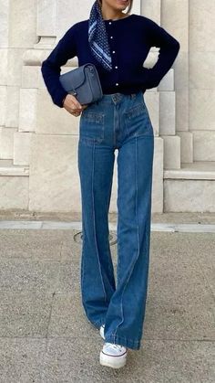 Fancy French Outfit, Old Money Every Day Outfits, European Fashion Modest, Front Seam Jeans Outfit, Los Angeles Aesthetic Outfit Winter, Autumn Outfits Italy, Nyc Professional Outfits, Spring Outfits In Europe, Chic Trousers Outfit